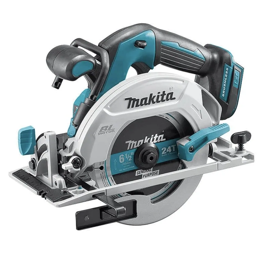 Photo de la scie circulaire sans-fil Makita DHS680Z, 18V LXT avec lame de 165mm, exemple de scie polyvalente vue sur Racetools.