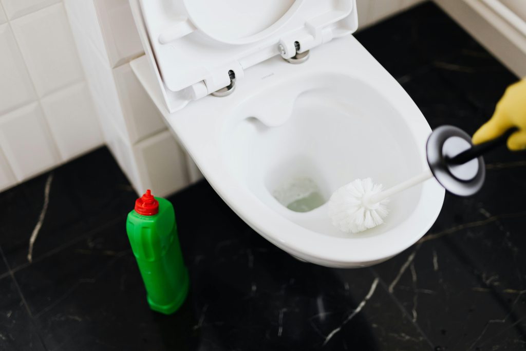 Pourquoi un simple WC bouché peut-il provoquer de gros dégâts chez vous ?