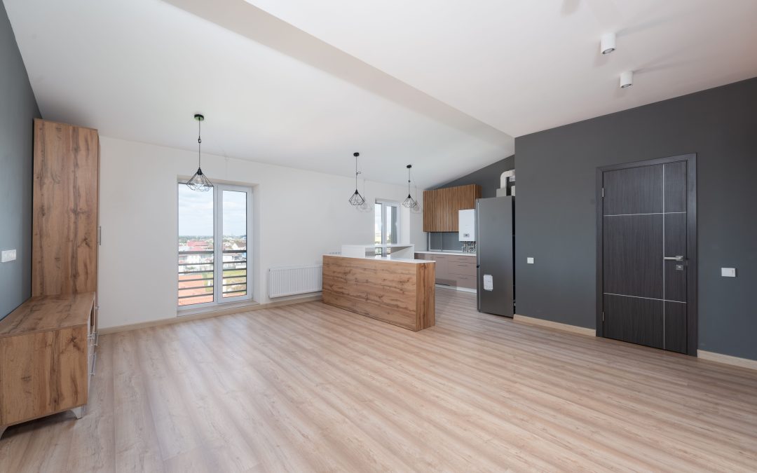 Ponçage, vitrification ou huilage : quelles solutions selon le type de parquet ?