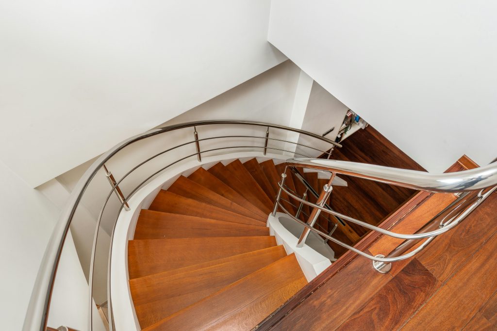 Pourquoi choisir un escalier bois métal pour rénover ou construire votre intérieur ?
