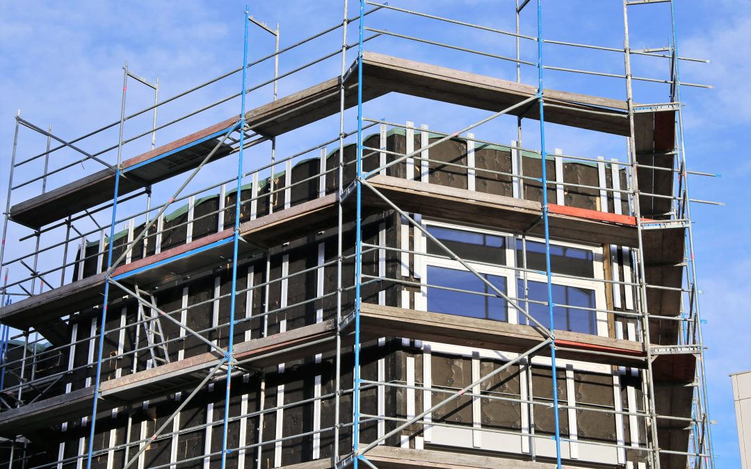 Bien choisir son panneau de façade en fibres-ciment : performances, ITE et mise en œuvre