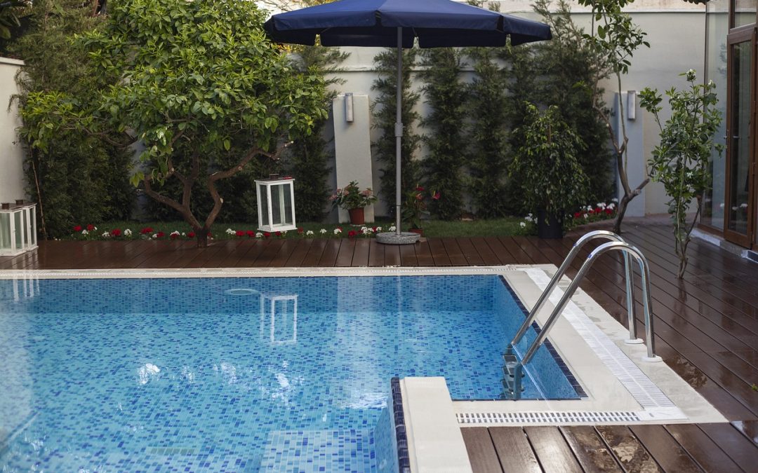 Ce qu’il faut savoir avant de construire sa piscine sur mesure