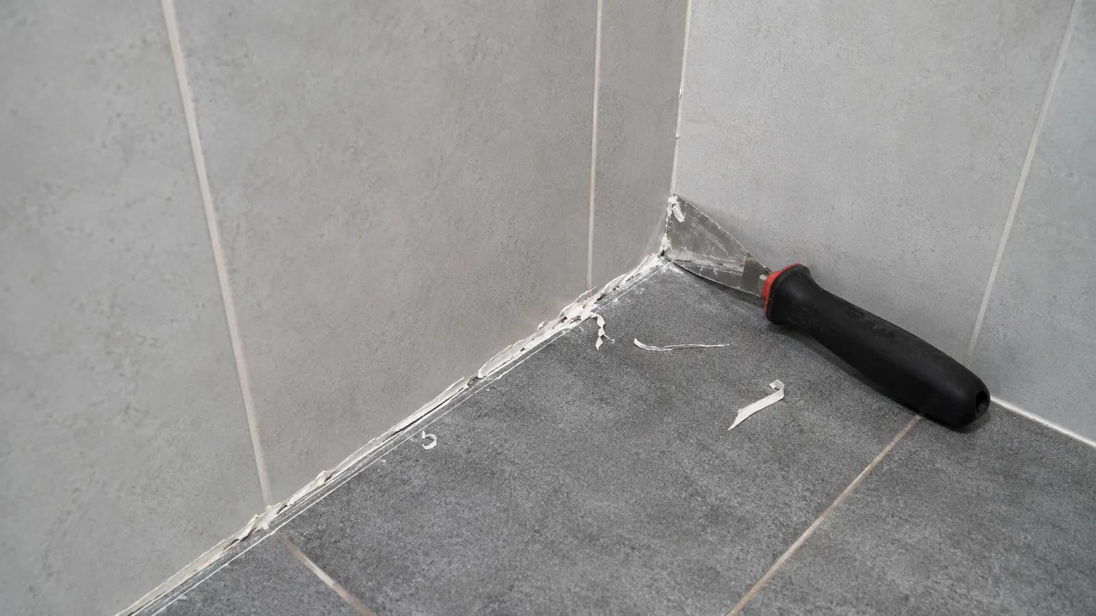 Comment enlever du silicone sur du carrelage sans le rayer
